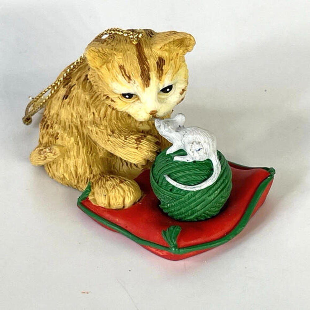 Vintage Tabby Cat Yarn Mouse Christmas Ornament‎ Hand Painted Resin